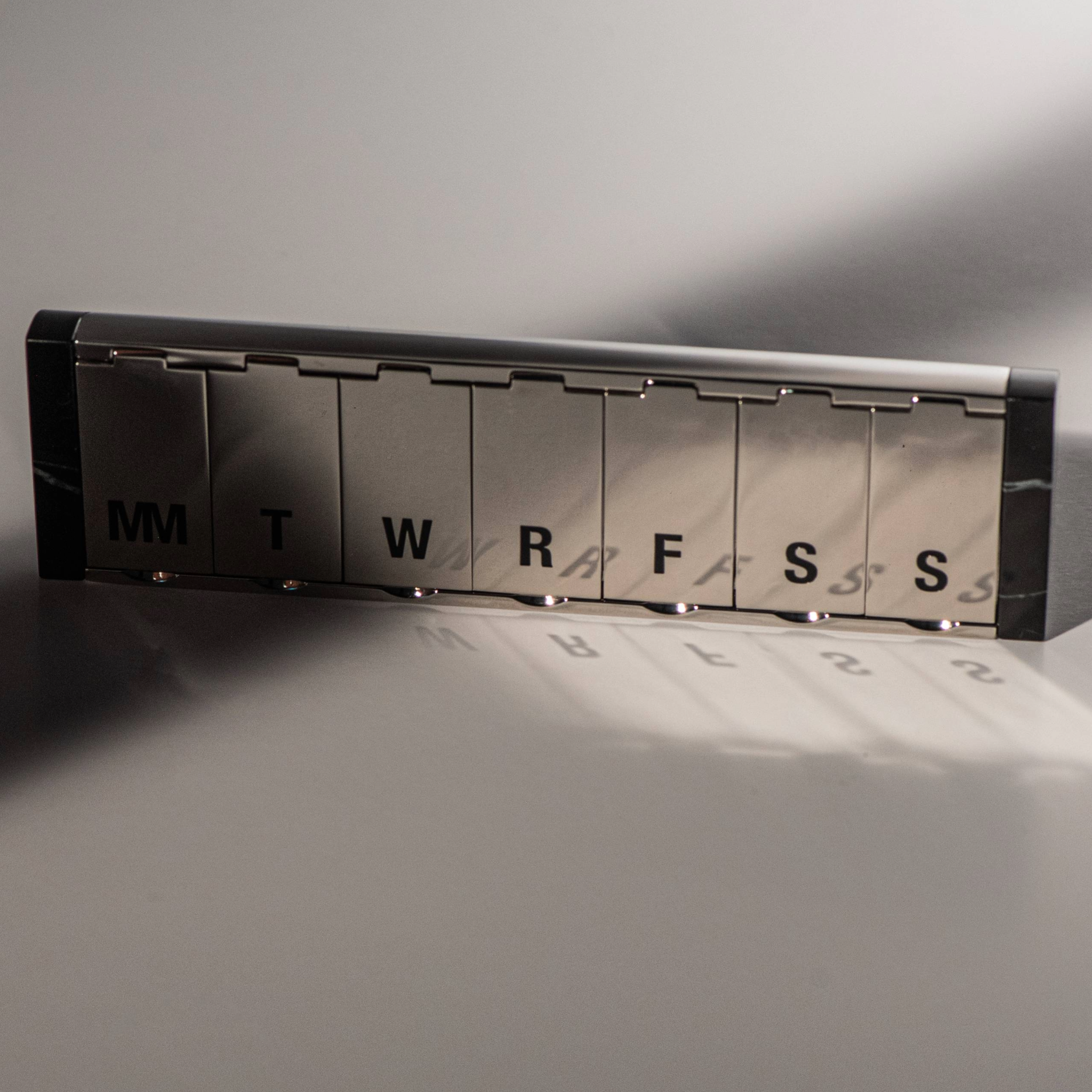 MM OBJECTS | OBJECT 001 - LUXE WEEKLY PILL CASE