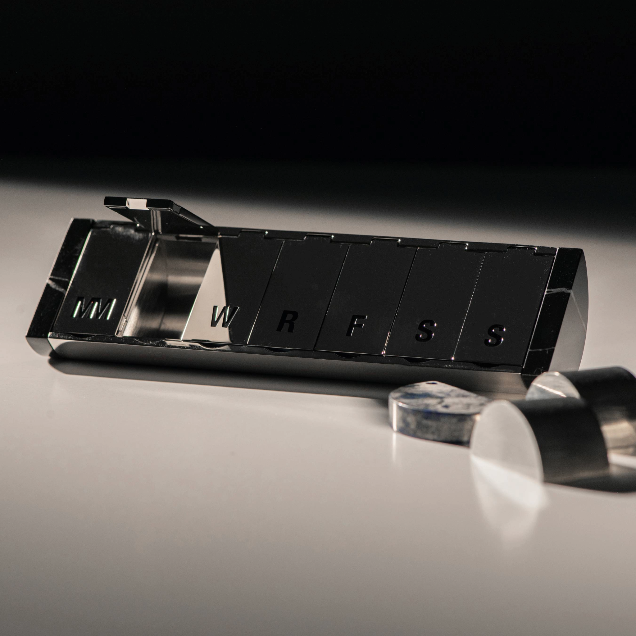 MM OBJECTS | OBJECT 001 - LUXE WEEKLY PILL CASE